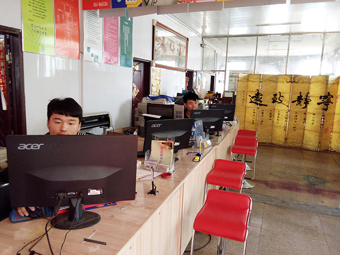 無人脈如何成功經(jīng)營小型電腦圖文店？